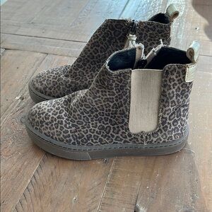 Freshly picked leopard print zip up suede ankle boots